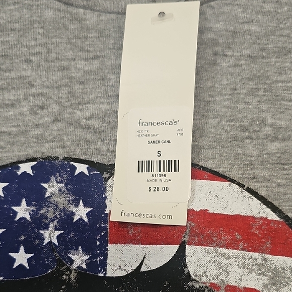 Francesca's Collections Gray Tee with American Flag Lips - Picture 2 of 4